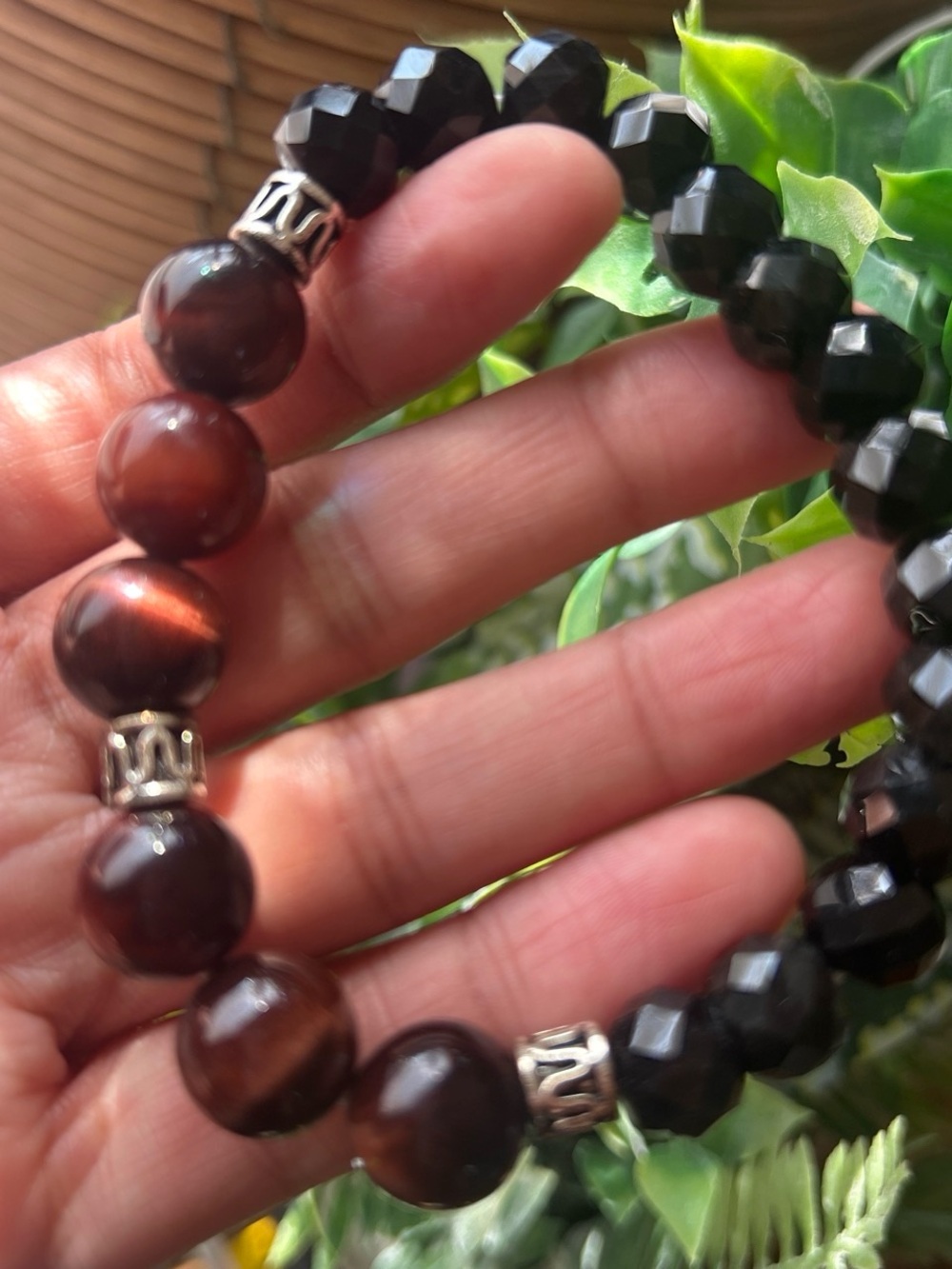 Red tiger eye and faceted black obsidian beaded stretch bracelet - Picture 4 of 10